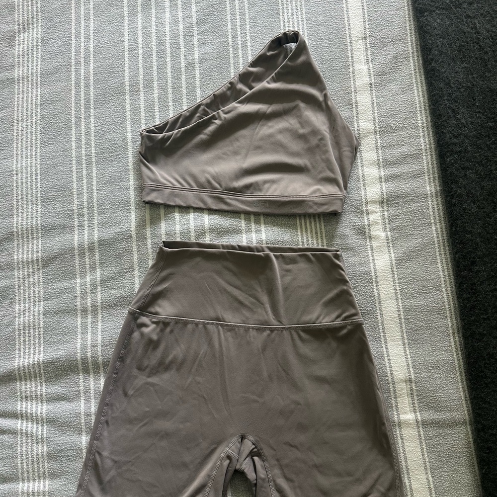 Set Active One-Shoulder Sports Bra